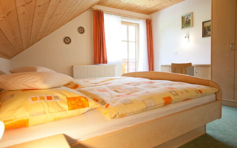 Ramsau am Dachstein 616: Letto, Camera, Legna, Pavimento, Proprietà, Interior Design, Tessile, Bedding, Camera Da Letto, Parete
