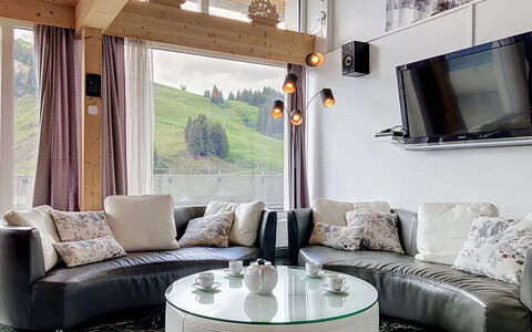 Les Cimes: Mobilia, Interior Design, Divano, Soggiorno, Soffitto, Casa, Illuminazione, Pavimentazione, Appartamento, Camera