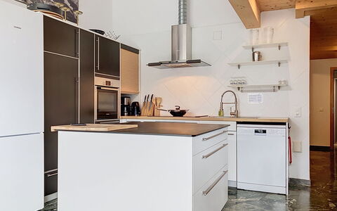 Les Cimes: Cucina, Elettrodomestico Da Cucina, Controsoffitto, Pavimentazione, Cabinetry, Mobilia, Interior Design, Apparecchio Major, Legna, Pavimento