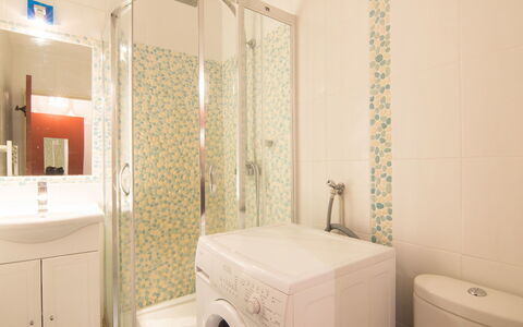 Juncades: Bagno, Proprietà, Camera, Piastrella, Interior Design, Idraulico Fixture, Pavimento, Bagno Accessorio, Architettura, Immobiliare