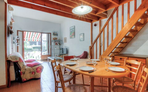 Juncades: Camera, Proprietà, Costruzione, Mobilia, Soffitto, Casa, Interior Design, Immobiliare, Casa, Loft