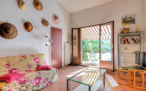 Juncades: Camera, Mobilia, Proprietà, Interior Design, Rosa, Costruzione, Camera Da Letto, Pavimento, Casa, Letto