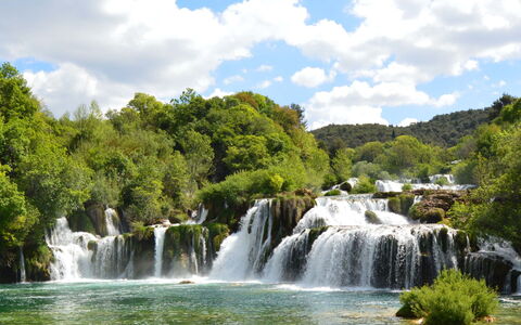 Šibenik 668: Acqua, Nube, Cielo, Paesaggio Naturale, Cascata, Albero, Scivolo, Lago, Pianta