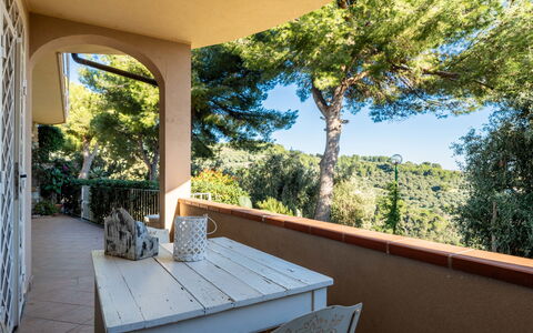 Zenzero e Cannella: Mobili Da Esterno, Shade, Balcone, Portico, Eco Hotel, Sedia, Tavolo Esterno, Color Legno, Cucina & Sala Da Pranzo Tavolo, Villa