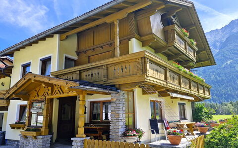 Längenfeld 681: Legna, Tetto, Casa, Villetta, Casa, Portico, Villaggio, Legname, Valle, Agriturismo