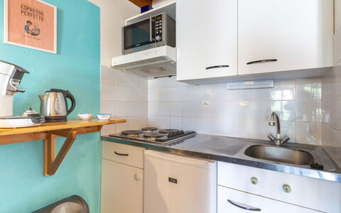Capbreton 190: Cabinetry, Proprietà, Lavandino Della Cucina, Lavello, Costruzione, Controsoffitto, Cucina, Interior Design, Legna, Cucina Stufa