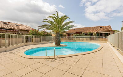 Capbreton 190: Acqua, Nube, Cielo, Piscina, Azzurro, Pianta, Albero, Arecales, Corpo D'Acqua, Shade