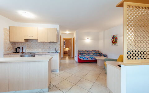 Soraga di Fassa 664: Mobilia, Cabinetry, Costruzione, Legna, Interior Design, Casa, Pavimento, Pavimentazione, Controsoffitto, Tavolo