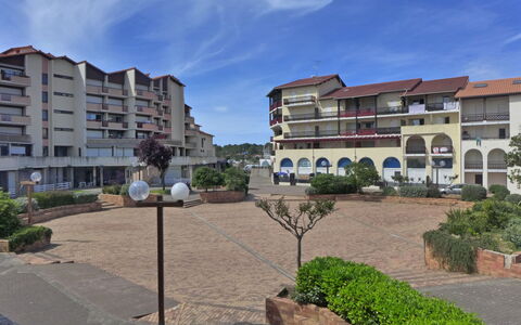 Capbreton 200: Acqua, Cielo, Costruzione, Azzurro, Montagna, Albero, Architettura, Corpo D'Acqua, Lago, Quartiere