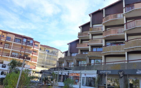 Capbreton 200: Cielo, Costruzione, Nube, Pianta, Proprietà, Finestra, Palazzone, Urban Design, Condominio, Parete