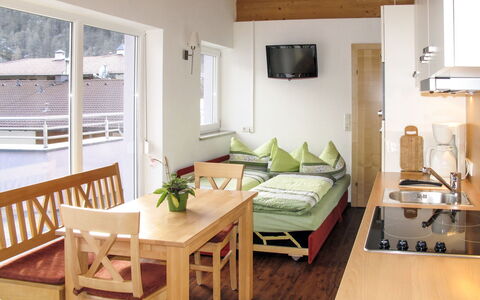 Sölden 730: Camera, Mobilia, Proprietà, Interior Design, Costruzione, Soffitto, Pavimento, Casa, Soggiorno, Tavolo