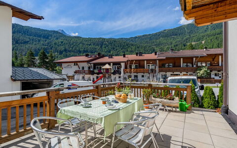 Sölden 731: Cielo, Tavolo, Proprietà, Nube, Mobilia, Pianta, Vaso Di Fiori, Costruzione, Sedia, Mobili Da Esterno