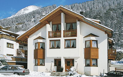 Sölden 731: Cielo, Costruzione, Neve, Proprietà, Finestra, Montagna, Bianca, Ruota, Casa, Pendenza