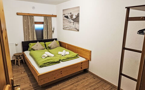 Apart 14: Legna, Pavimentazione, Camera Da Letto, Pavimento, Casa, Letto, Interior Design, Casa, Mobilia, Pavimento In Legno