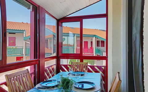 Capbreton 750: Legna, Casa, Materiale Composito, Portico, Dipingere, Balcone, Color Legno, Illuminazione Diurna
