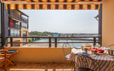 Les Terrasses Notre Dame du Port 900.8: Acqua, Tavolo, Cielo, Nube, Mobilia, Pianta, Proprietà, Sedia, Azzurro, Tavolo Esterno