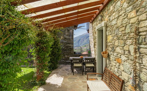 Marcello: Pianta, Proprietà, Costruzione, Mobilia, Tavolo, Shade, Legna, Sedia, Albero, Villetta