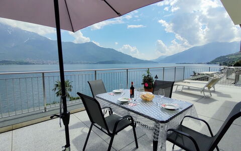 Gera Lario 618: Tavolo, Cielo, Mobilia, Proprietà, Acqua, Sedia, Montagna, Azzurro, Nube, Shade