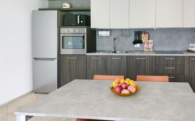 Orchidea (Gla126) 618.1: Cabinetry, Controsoffitto, Tavolo, Proprietà, Mobilia, Cibo, Tavola, Cucina Stufa, Cucina, Elettrodomestico Da Cucina