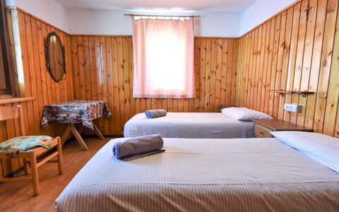 Casa Cantoni: Mobilia, Proprietà, Comfort, Legna, Tessile, Sedia, Shade, Interior Design, Telaio Del Letto, Costruzione