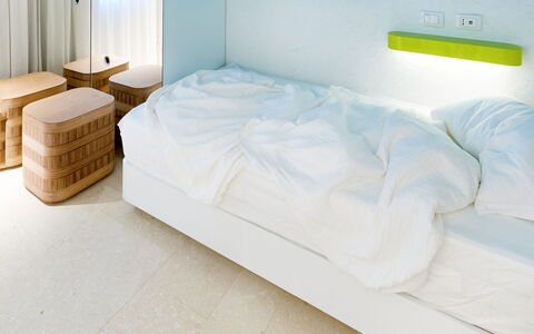 San Teodoro 733: Interior Design, Camera Da Letto, Letto, Pavimento, Pavimentazione, Illuminazione, Mobilia, Bedding, Lenzuolo, Biancheria