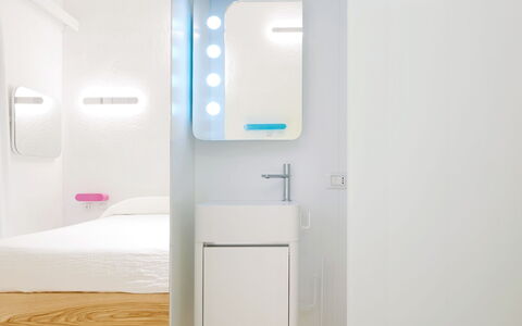 San Teodoro 733: Interior Design, Idraulico Fixture, Lavandino Del Bagno, Idraulico, Bagno, Lavello, Specchio, Rubinetto, Mobiletto Del Bagno
