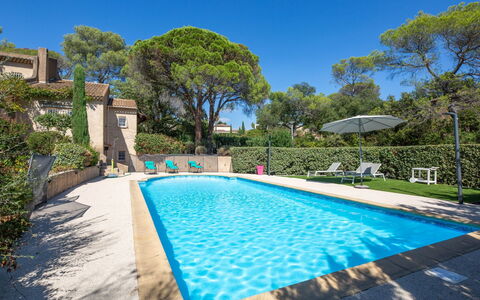 Alsabreizh: Acqua, Pianta, Piscina, Cielo, Azzurro, Albero, Shade, Sedia, Rettangolo, Tempo Libero