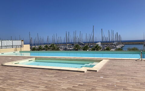 Santo Stefano al Mare 616: Acqua, Cielo, Risorse Idriche, Azzurro, Rettangolo, Costruzione, Piscina, Pianta, Materiale Composito, Tetto