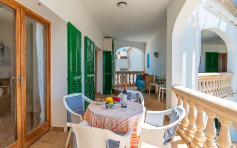 Bella Vista: Mobilia, Costruzione, Tavolo, Pianta, Sedia, Pianta Della Casa, Shade, Arancia, Interior Design, Pavimentazione