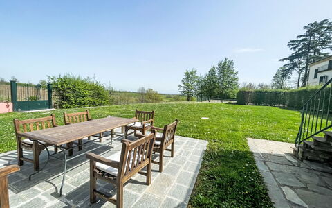 Villa Remotti: Cielo, Pianta, Tavolo, Paesaggio Naturale, Albero, Lotto, Architettura, Vegetazione, Erba, Shade