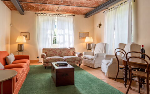 Villa Remotti: Mobilia, Tavolo, Costruzione, Comfort, Finestra, Divano, Sedia, Soggiorno, Legna, Pavimentazione