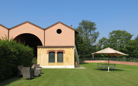 Villa Remotti: Proprietà, Casa, Costruzione, Erba, Tetto, Immobiliare, Shade, Prato, Lotto, Estate