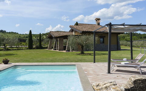 Cipresso: Nube, Acqua, Cielo, Pianta, Proprietà, Costruzione, Finestra, Piscina, Shade, Lotto