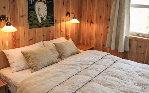 Saglia: Letto, Bedding, Camera Da Letto, Lenzuolo, Mobilia, Legna, Interior Design, Pavimentazione, Pavimento, Biancheria