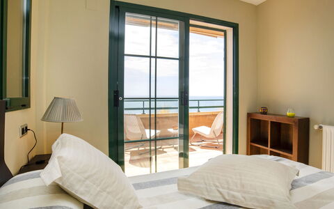 Altea 763: Camera Da Letto, Mobilia, Camera, Letto, Proprietà, Telaio Del Letto, Interior Design, Materasso, Lenzuolo, Porta