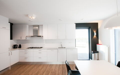 Oesterdam Resort: Cabinetry, Costruzione, Mobilia, Controsoffitto, Legna, Cucina, Cassetto, Pavimentazione, Pavimento