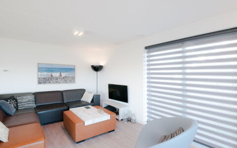Oesterdam Resort: Mobilia, Proprietà, Divano, Televisione, Comfort, Finestra Cieca, Interior Design, Soggiorno, Architettura, Pavimento