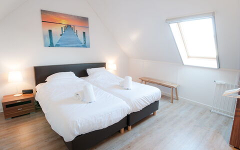 Oesterdam Resort: Camera Da Letto, Mobilia, Camera, Letto, Proprietà, Pavimento, Lenzuolo, Telaio Del Letto, Interior Design, Pavimento In Legno