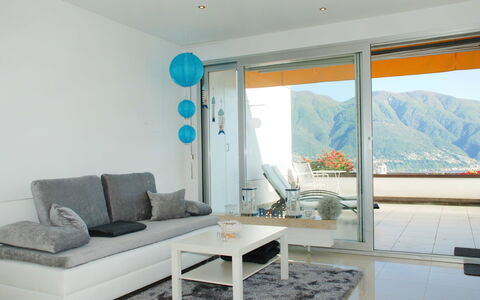 Vista Panorama: Camera, Soggiorno, Proprietà, Mobilia, Interior Design, Tavolino Da Caffè, Costruzione, Casa, Tavolo, Pavimento