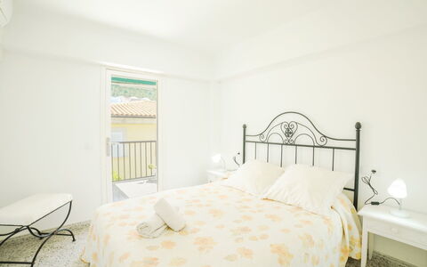 Los Girasoles: Camera Da Letto, Letto, Mobilia, Camera, Bianca, Bedding, Lenzuolo, Telaio Del Letto, Proprietà, Interior Design