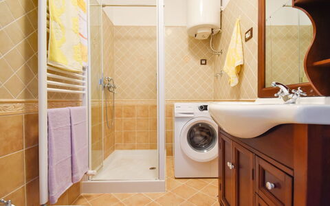 Santin: Bagno, Proprietà, Camera, Piastrella, Rubinetto, Interior Design, Bagno Accessorio, Pavimento, Immobiliare, Parete