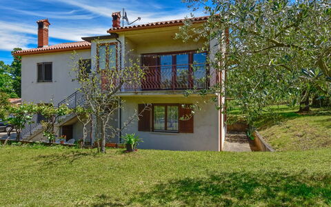 Santin: Proprietà, Casa, Casa, Immobiliare, Costruzione, Zona Residenziale, Estate, Facciata, Villetta, Architettura