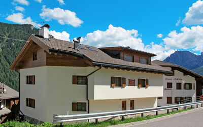 Pozza di Fassa 607: Proprietà, Casa, Costruzione, Cittadina, Zona Residenziale, Casa, Montagna, Tetto, Immobiliare, Architettura