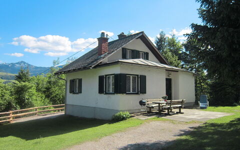 Landhaus Grüne Oase: Pianta, Cielo, Costruzione, Proprietà, Finestra, Nube, Albero, Casa, Lotto, Paesaggio Naturale