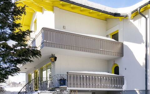 Viola: Proprietà, Casa, Giallo, Costruzione, Immobiliare, Balcone, Architettura, Casa, Facciata, Proprietà Del Materiale