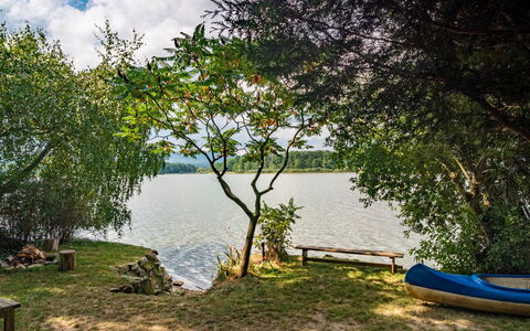Pondside Retreat & Canoe: Nube, Acqua, Pianta, Cielo, Risorse Idriche, Barca, Paesaggio Naturale, Albero, Lago