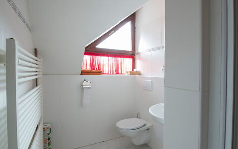 Ostružná: Bagno, Camera, Proprietà, Casa, Interior Design, Architettura, Costruzione, Immobiliare, Pavimento, Illuminazione Diurna