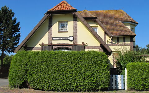 Alter Bahnhof: Pianta, Cielo, Costruzione, Proprietà, Finestra, Casa, Lotto, Albero, Villetta