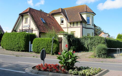 Alter Bahnhof: Zona Residenziale, Proprietà, Casa, Casa, Immobiliare, Quartiere, Sobborgo, Costruzione, Villetta, Arbusto