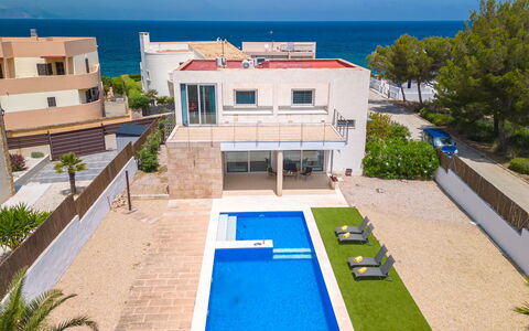 Villa Mut: Proprietà, Pianta, Costruzione, Cielo, Finestra, Azzurro, Albero, Urban Design, Acqua, Tempo Libero